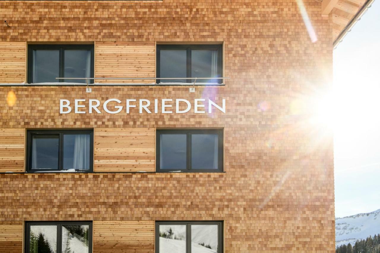 Almstueble Bergfrieden Hotel Damuels Exterior photo